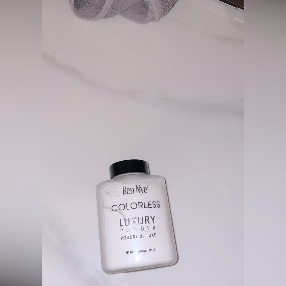 Ben Nye Colorless Luxury Powder 3 oz.